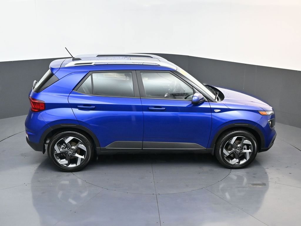 Certified 2025 Hyundai Venue SEL image 17