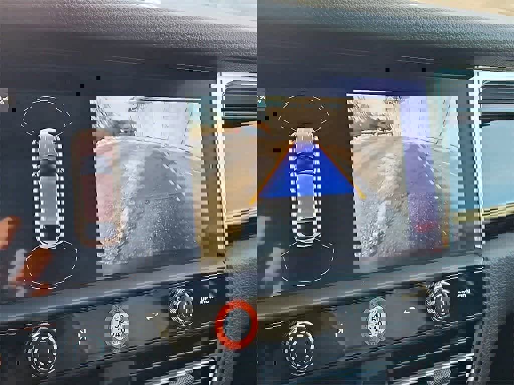 Certified 2025 Porsche Macan image 18