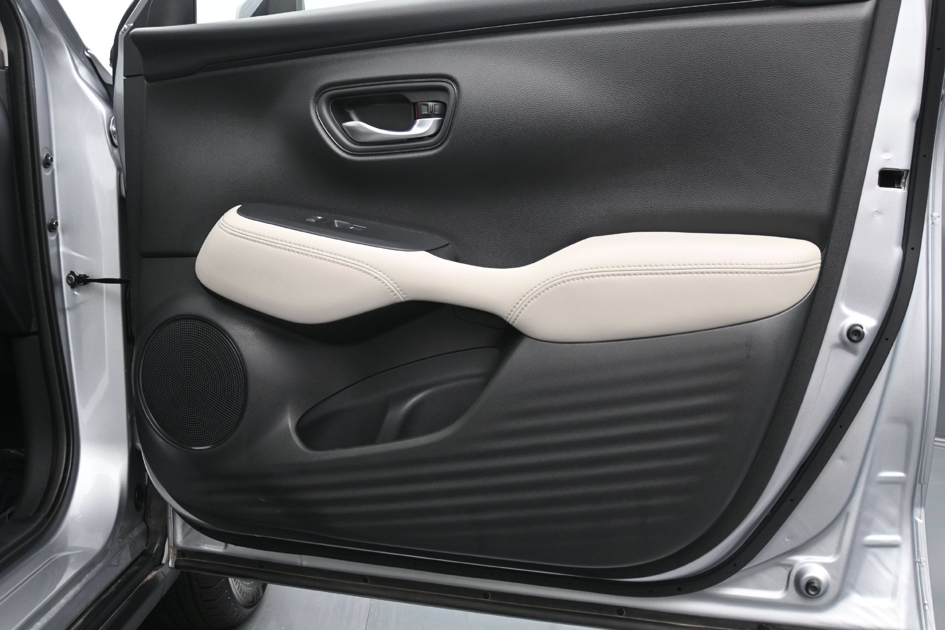 Used 2026 Honda HR-V LX image 12
