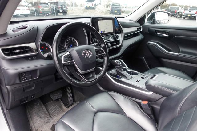 Certified 2023 Toyota Highlander XLE image 64