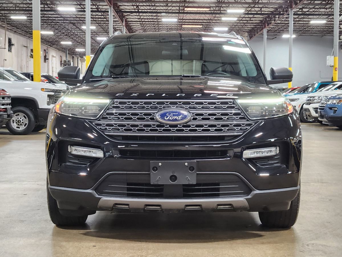 Used 2021 Ford Explorer XLT w/ Equipment Group 202A RWD image 2