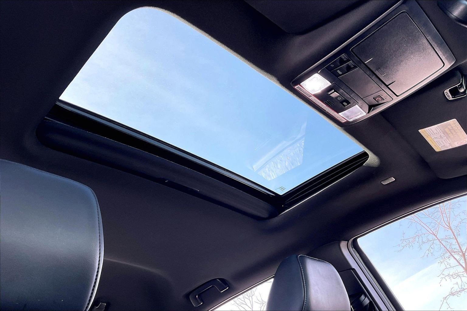 Used 2022 Toyota Tacoma TRD Sport w/ TRD Premium Sport Package image 11