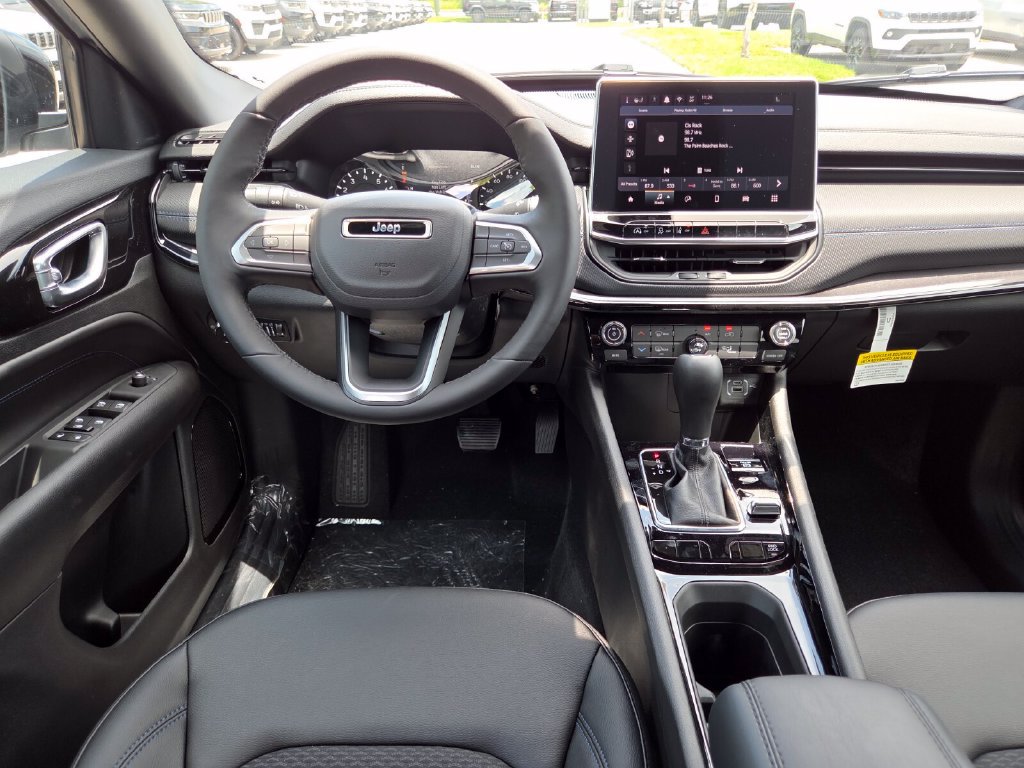 New 2026 Jeep Compass Latitude AWD/4WD image 25