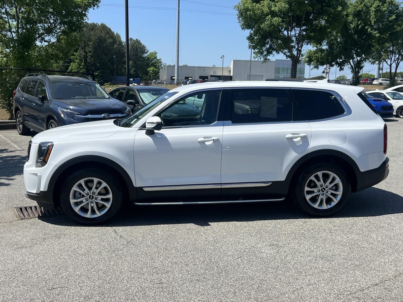 Used 2022 Kia Telluride LX AWD/4WD image 4