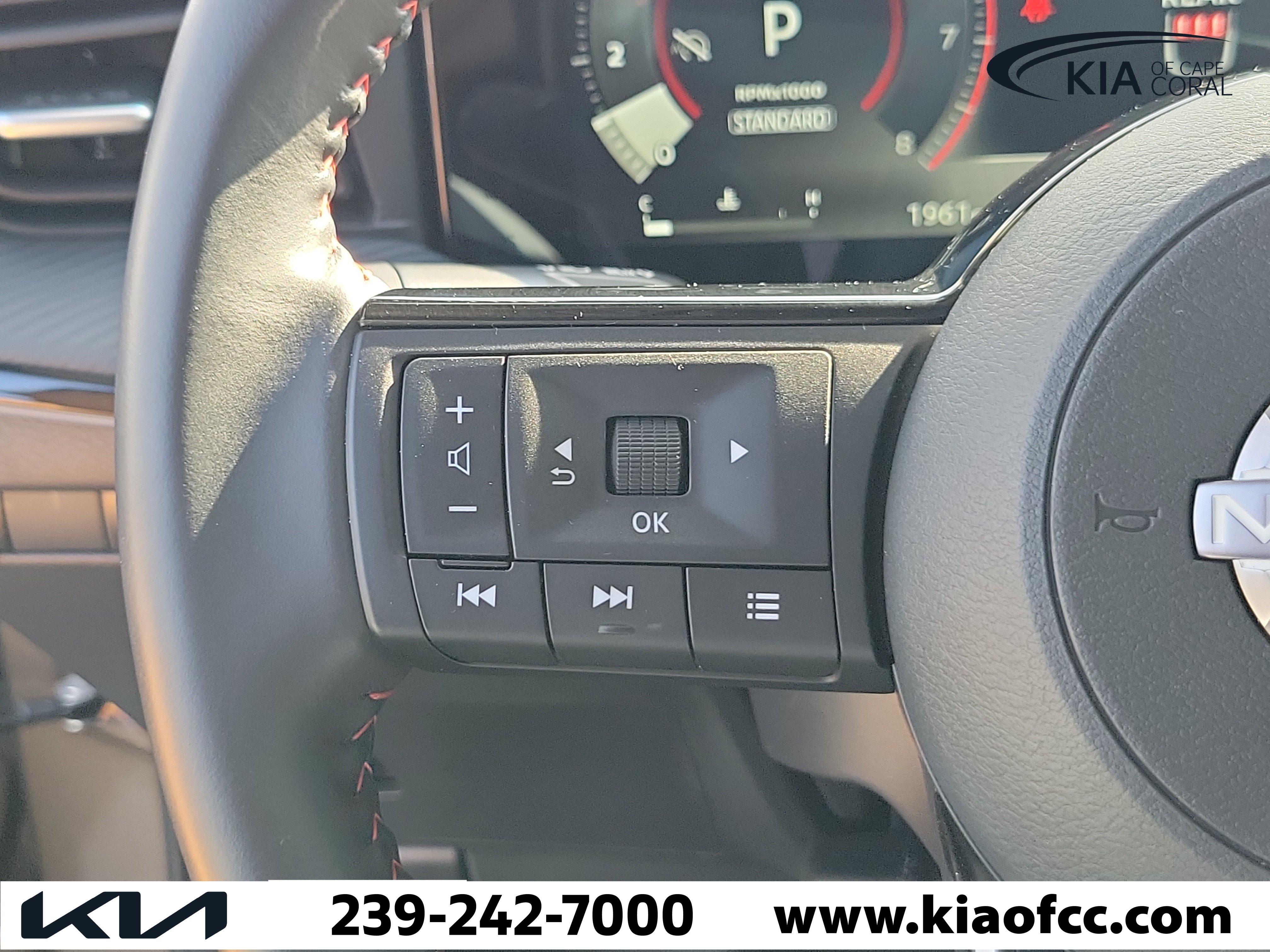 Used 2025 Nissan Kicks SR FWD image 23