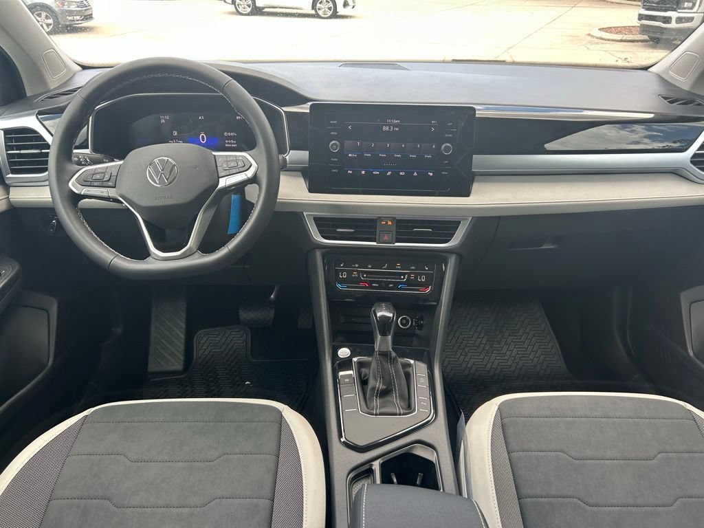 New 2026 Volkswagen Taos SE FWD image 9