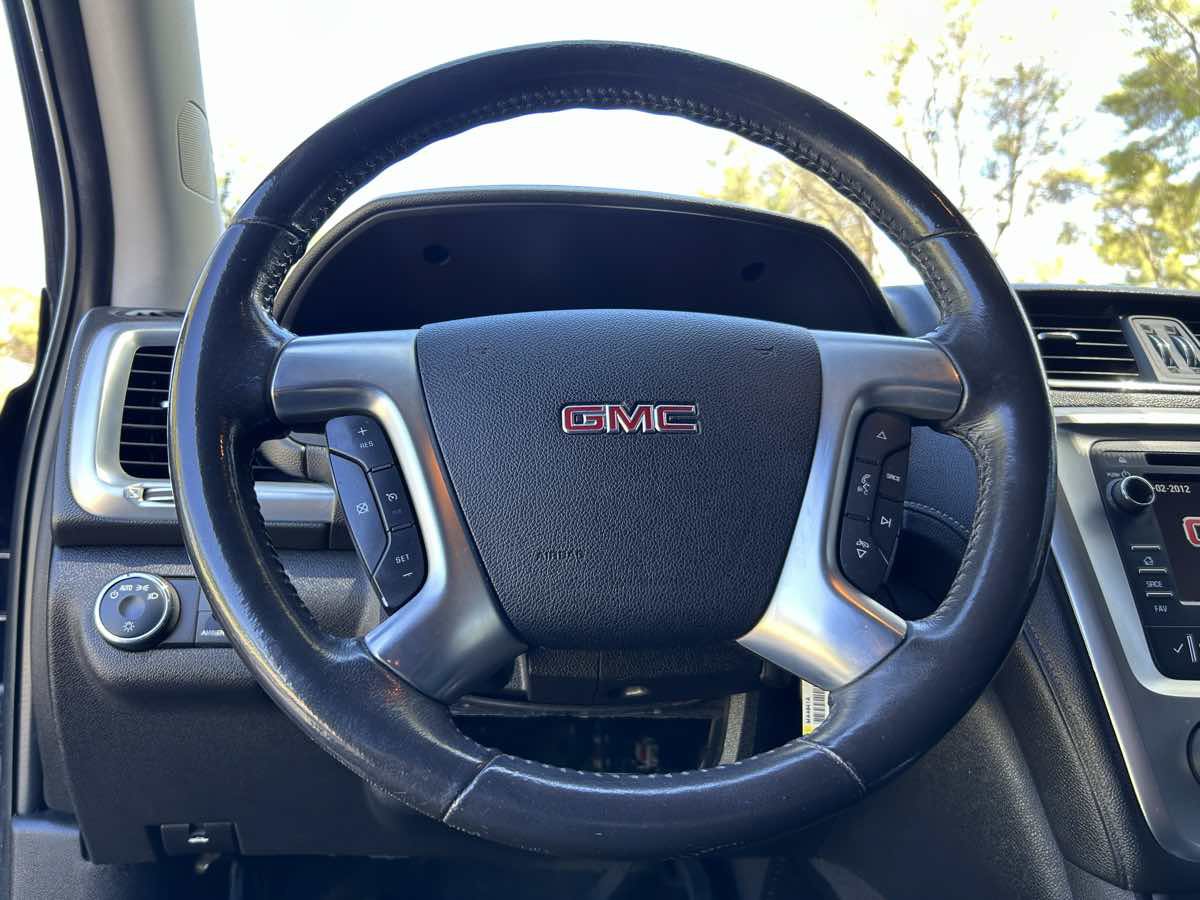 Used 2014 GMC Acadia SLE FWD image 15
