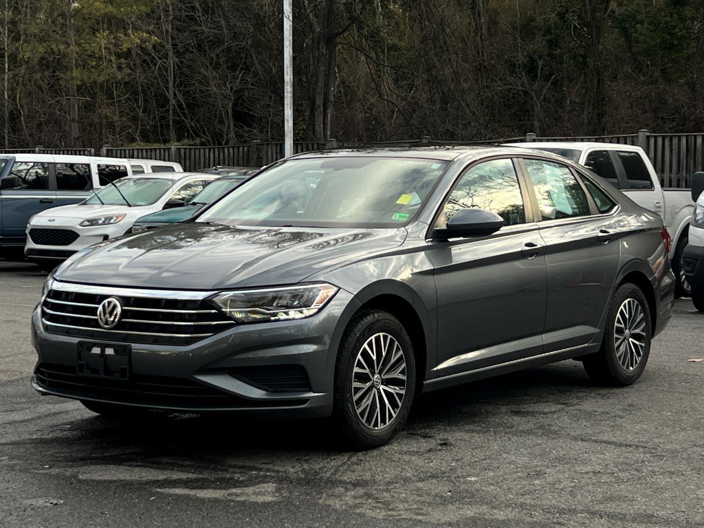 Used 2021 Volkswagen Jetta SE w/ SE Cold Weather Package image 2