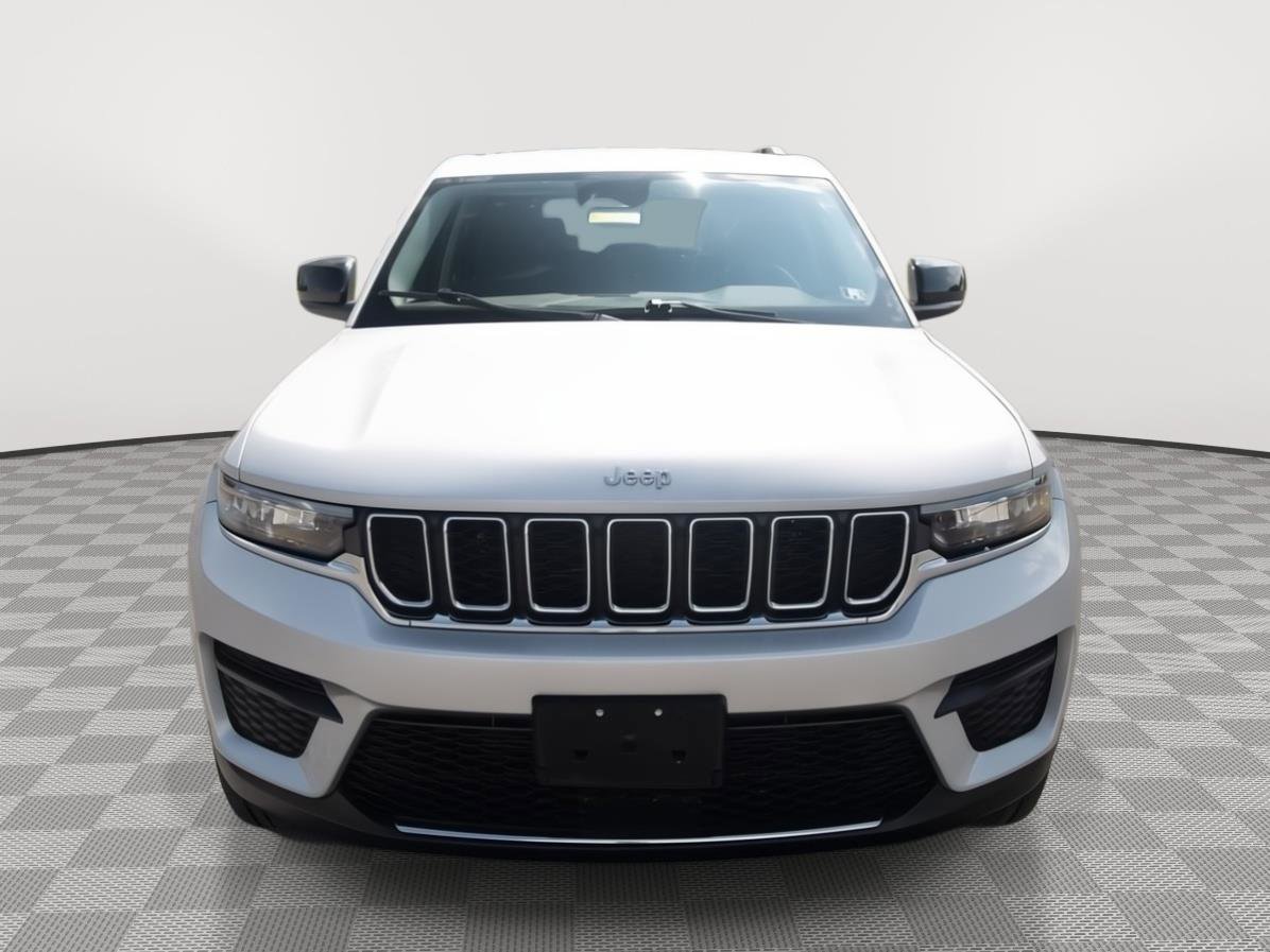 Used 2023 Jeep Grand Cherokee Laredo image 23