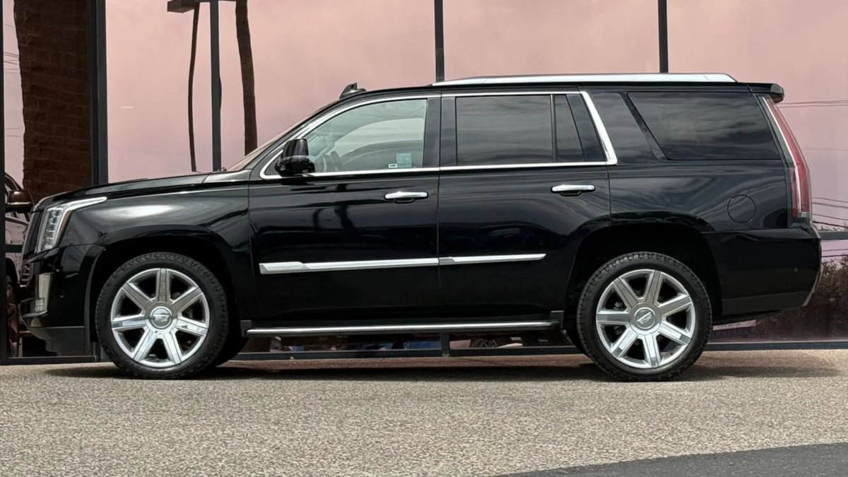 Used 2018 Cadillac Escalade Luxury AWD/4WD image 5