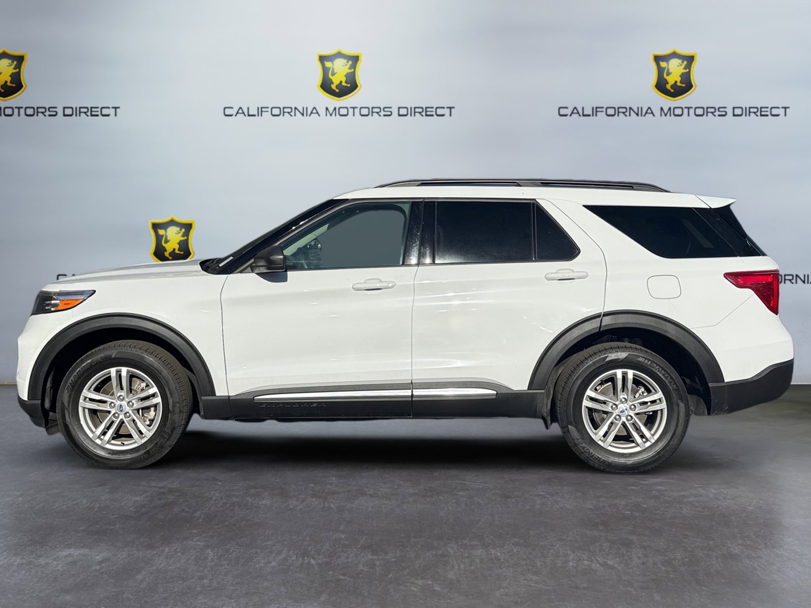 Used 2023 Ford Explorer XLT w/ Equipment Group 202A image 2