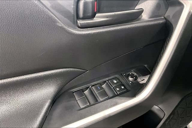 Used 2020 Toyota RAV4 LE AWD/4WD image 42
