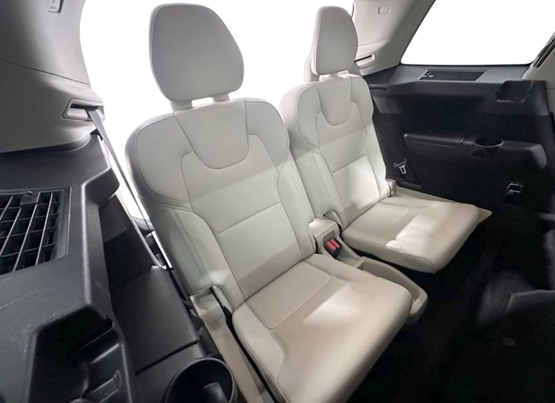 Used 2016 Volvo XC90 T6 Momentum image 17