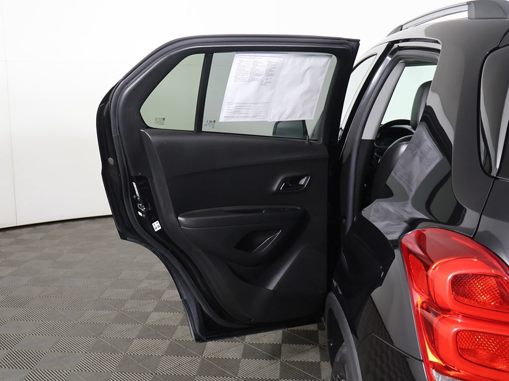 Used 2020 Chevrolet Trax LT w/ LT Convenience Package FWD image 17
