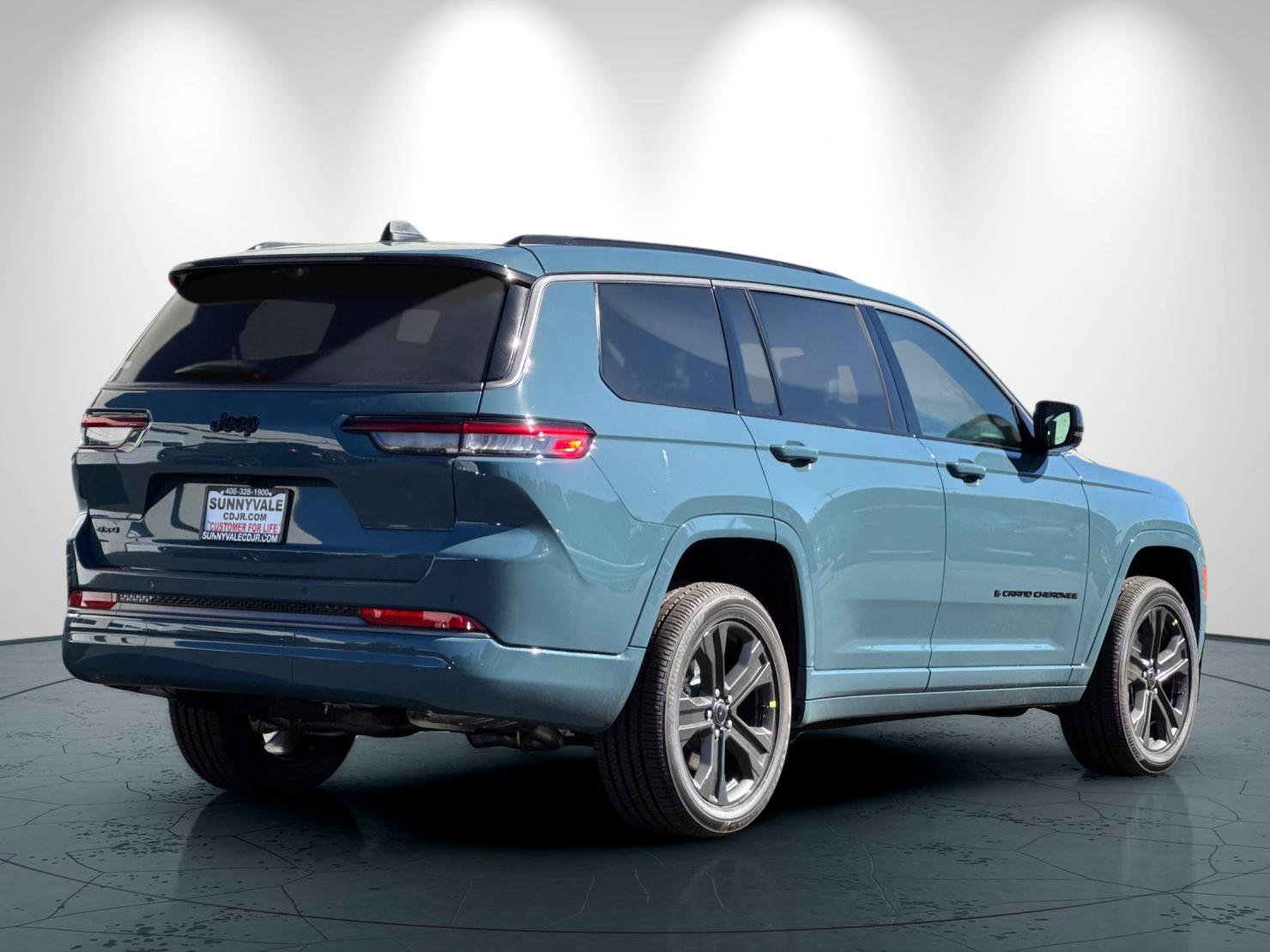 New 2027 Jeep Grand Cherokee L Limited AWD/4WD image 4