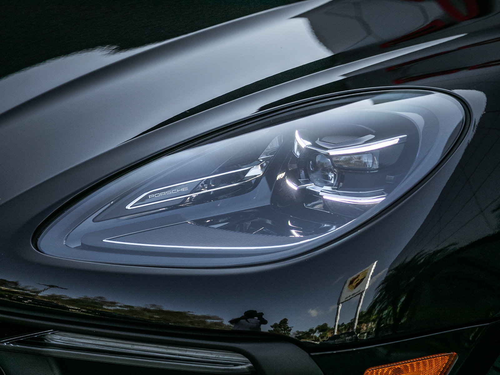 Certified 2023 Porsche Macan AWD/4WD image 24