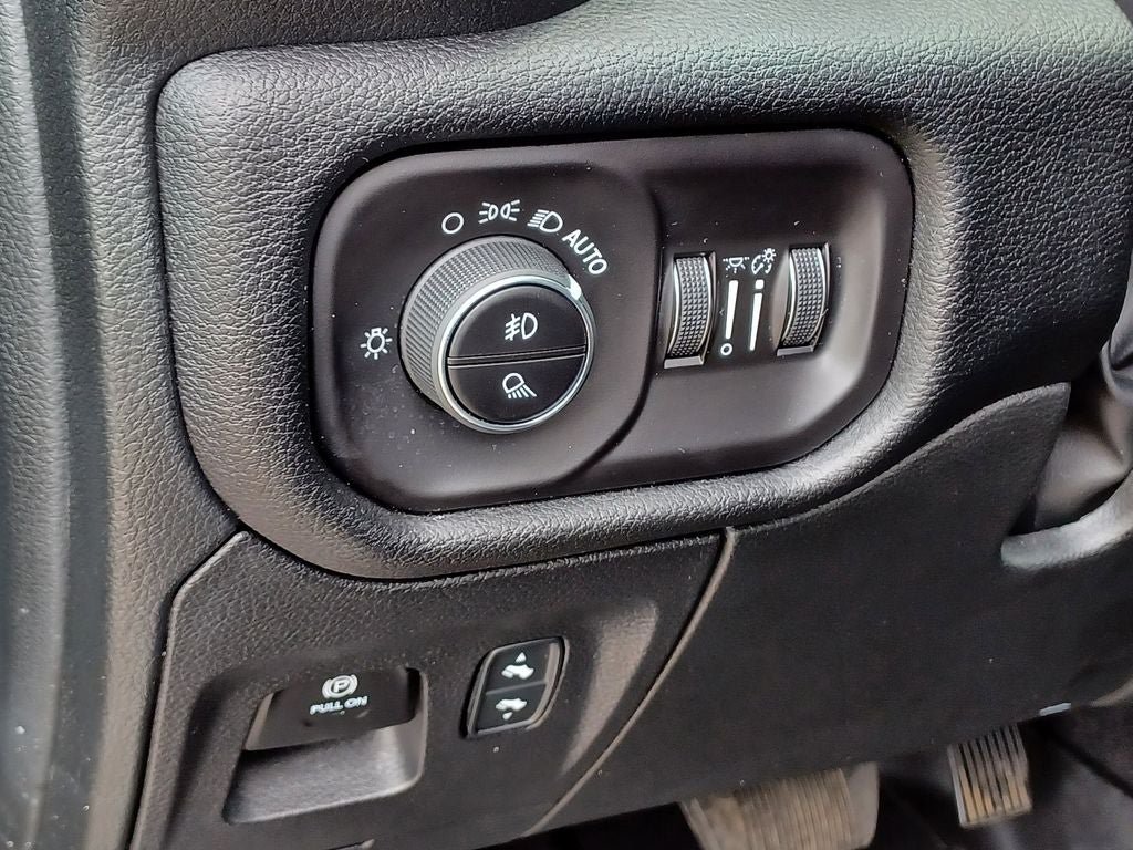 Used 2026 RAM 1500 Laramie AWD/4WD image 14