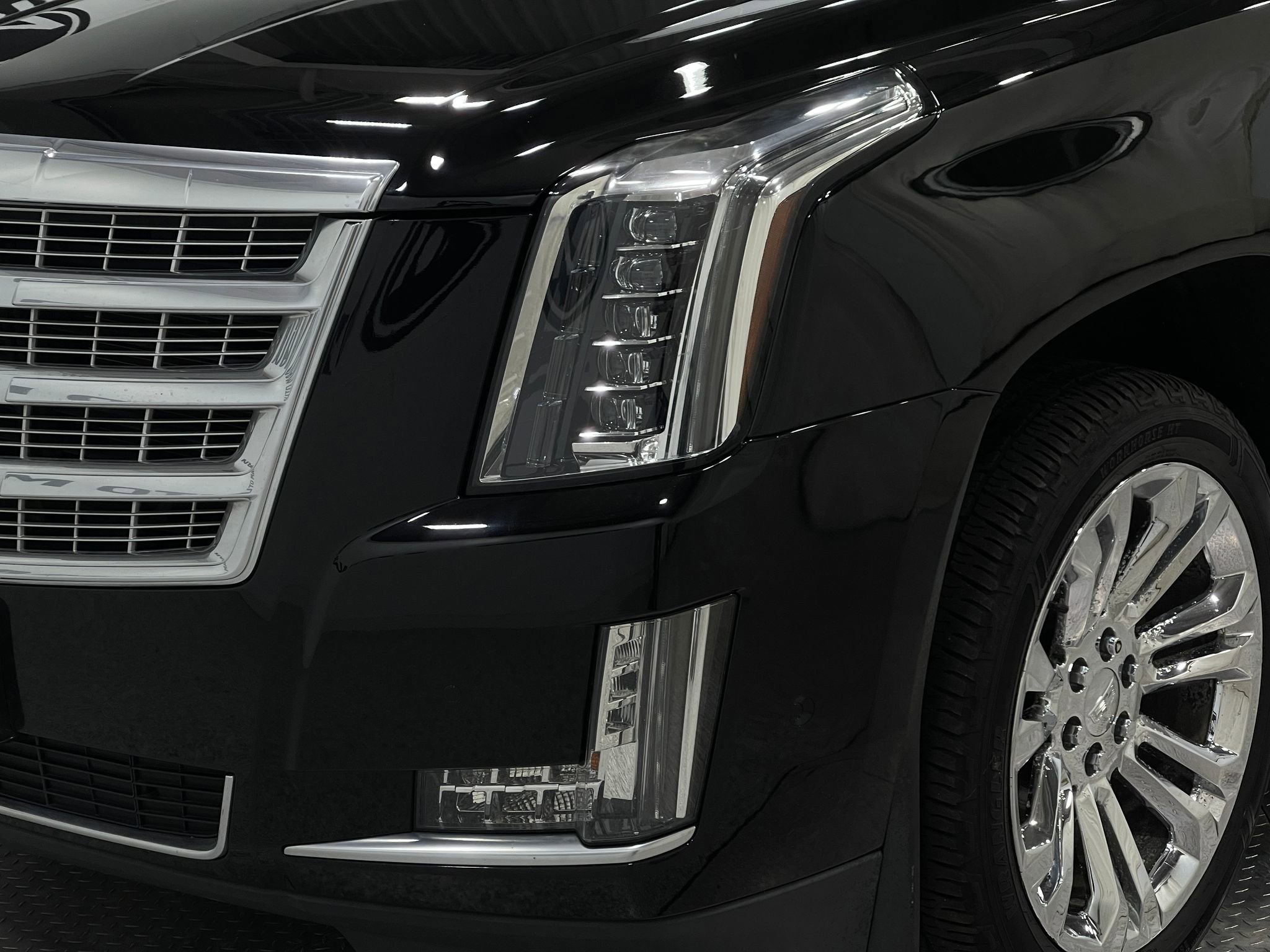 Used 2017 Cadillac Escalade ESV Platinum image 35