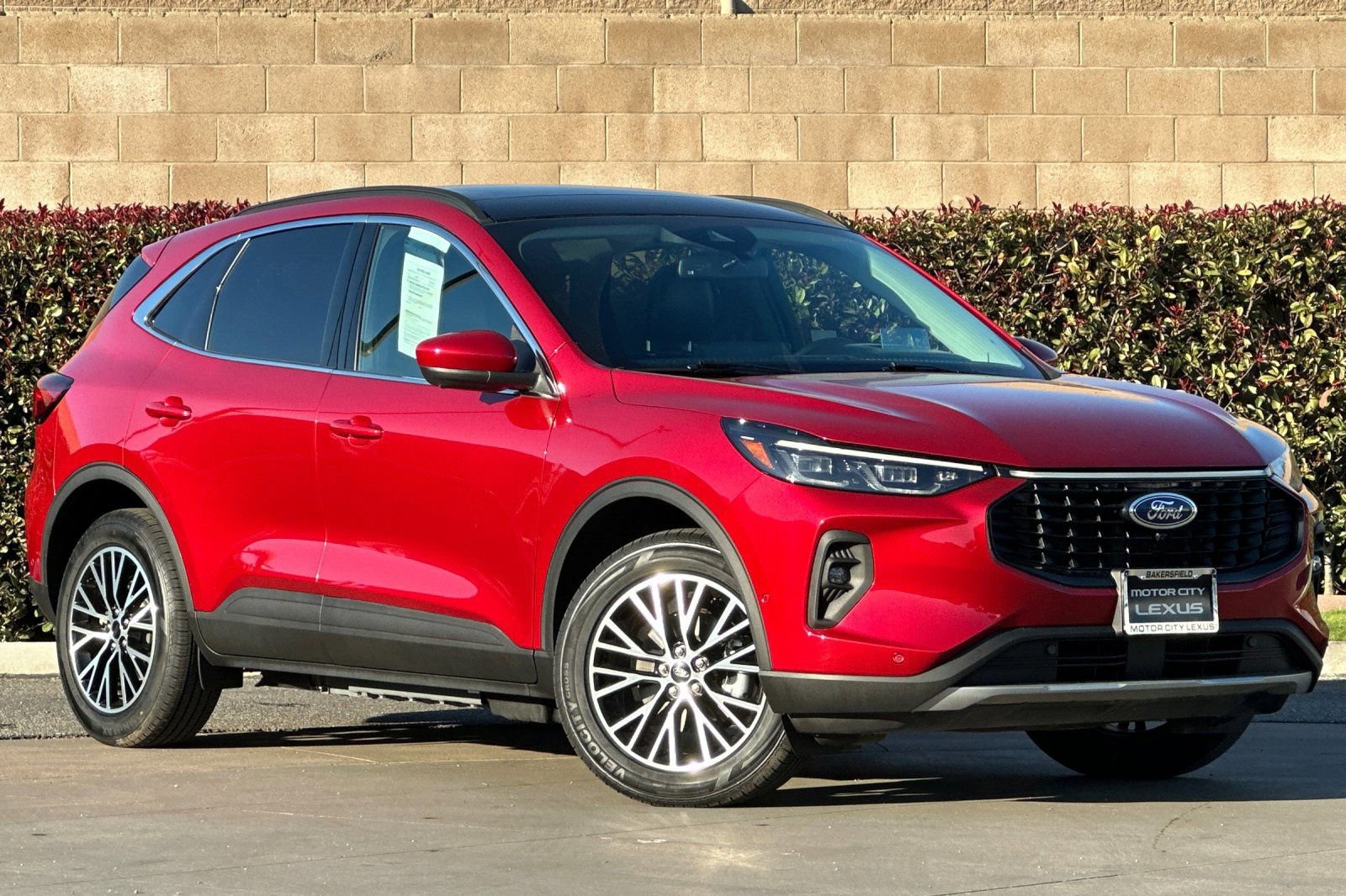 Used 2024 Ford Escape SE w/ PHEV Premium Package image 2