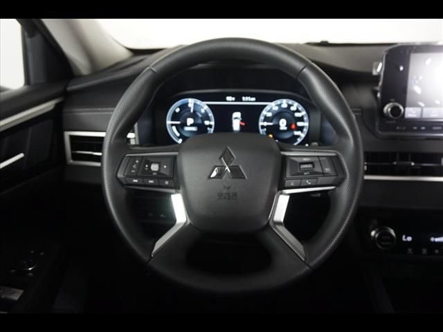 Used 2024 Mitsubishi Outlander ES AWD/4WD image 24