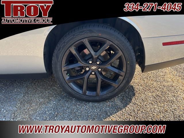 Used 2020 Dodge Challenger SXT w/ Blacktop Package image 10
