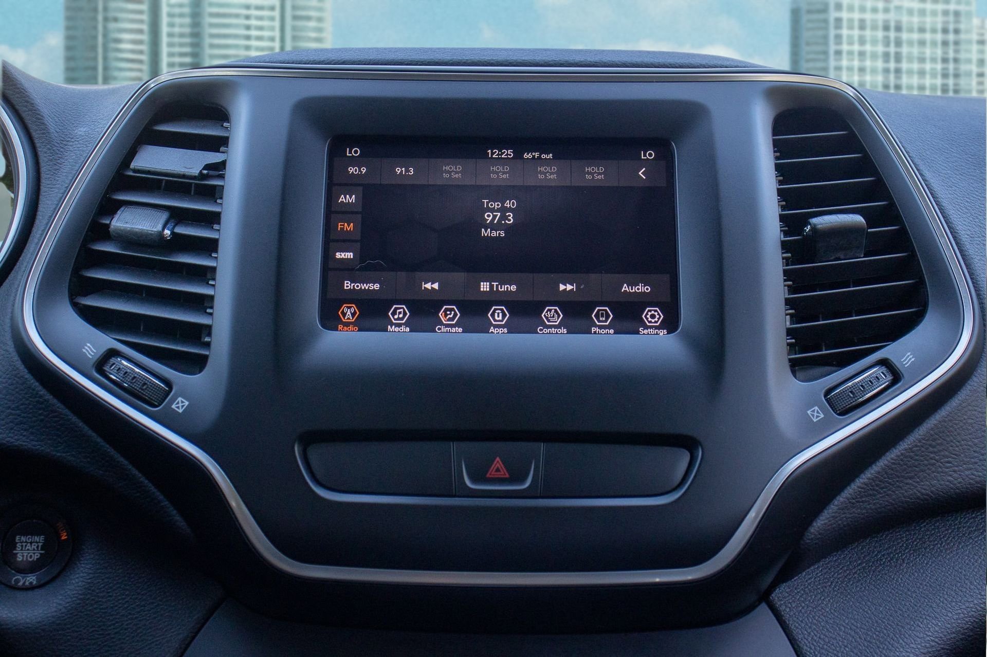 Used 2019 Jeep Cherokee Latitude Plus w/ Comfort/Convenience Group image 24