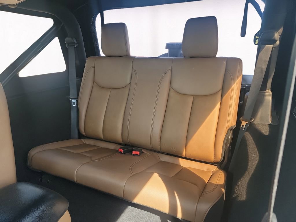 Used 2016 Jeep Wrangler Sahara w/ Connectivity Group AWD/4WD image 13