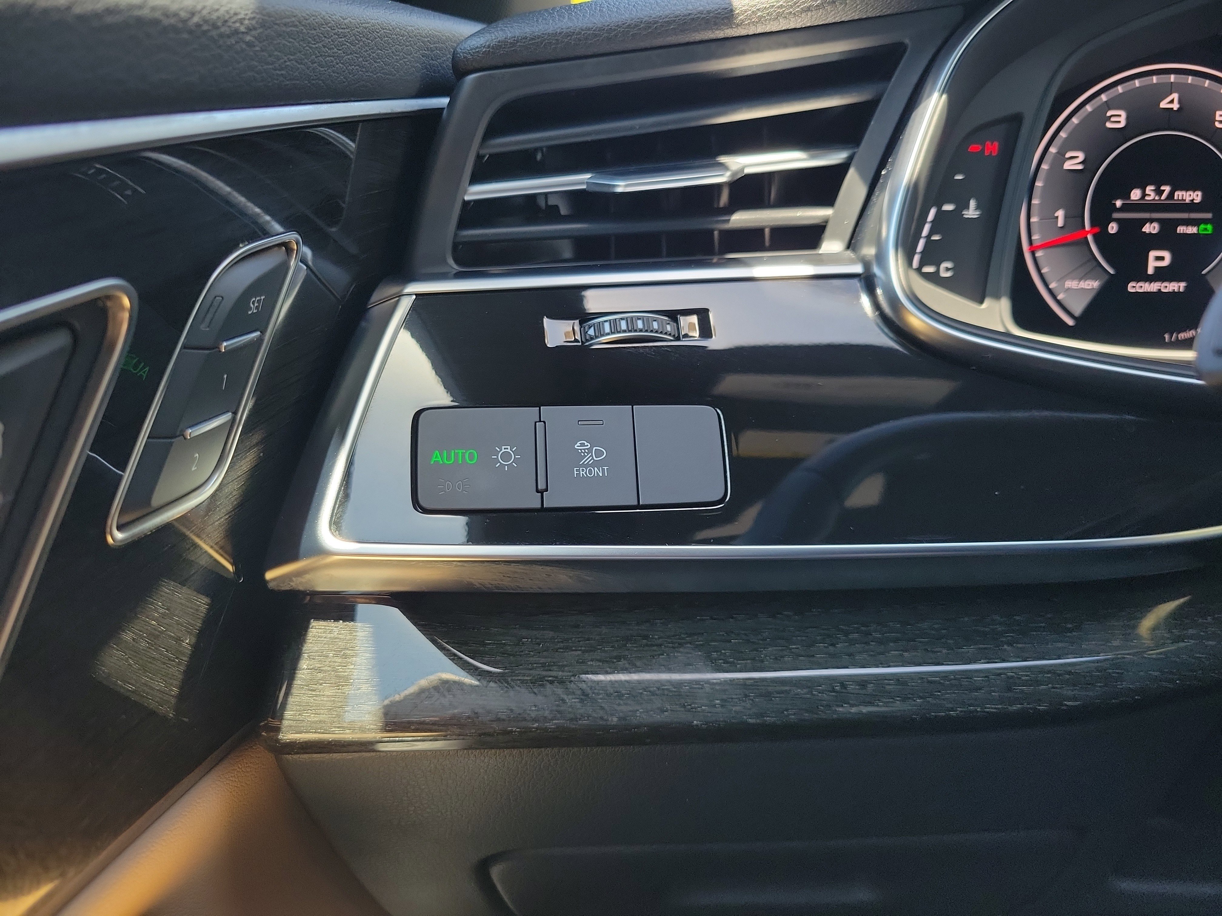 Certified 2023 Audi Q8 Premium Plus w/ Premium Plus Package image 27