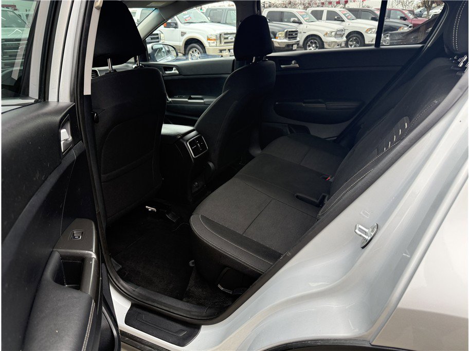 Used 2018 Kia Sportage LX image 9