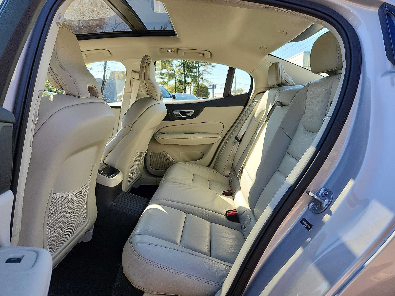 Certified 2024 Volvo S60 T8 Plus AWD/4WD image 10
