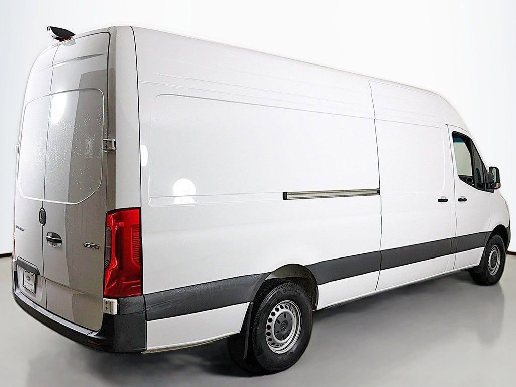 Used 2025 Mercedes-Benz Sprinter 2500 image 8