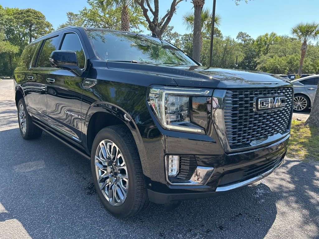 Used 2024 GMC Yukon XL Denali Ultimate AWD/4WD image 4