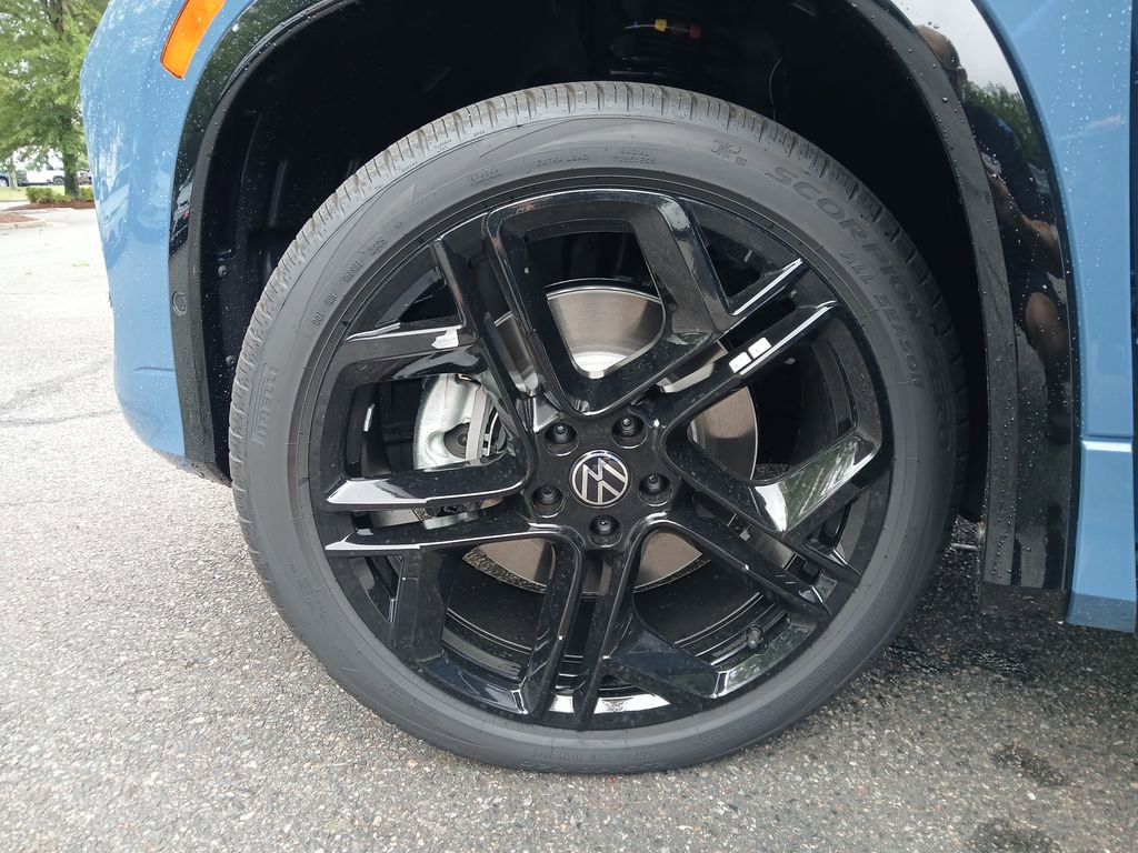 New 2025 Volkswagen Tiguan SE R-Line image 26