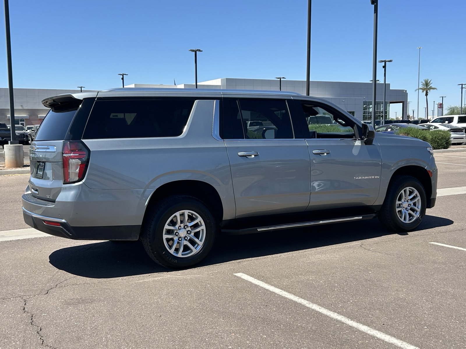 Certified 2024 Chevrolet Suburban LT image 5
