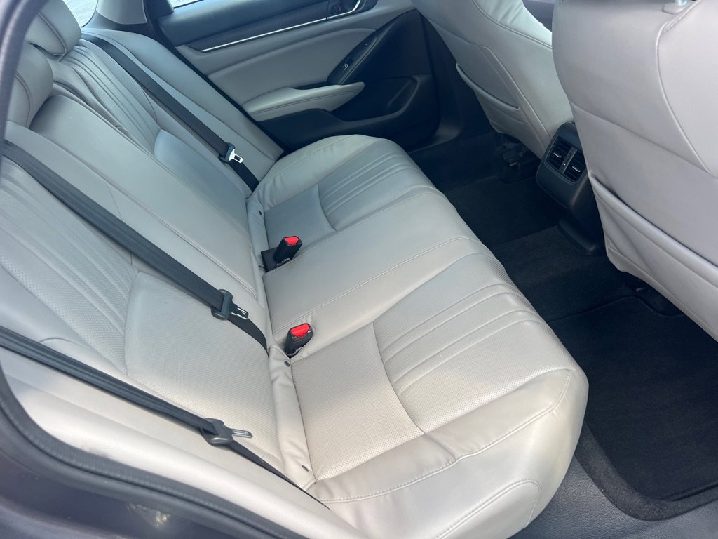 Used 2018 Honda Accord Touring image 16