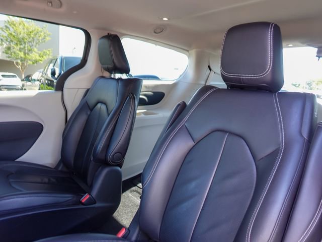 Used 2022 Chrysler Pacifica Touring-L image 24