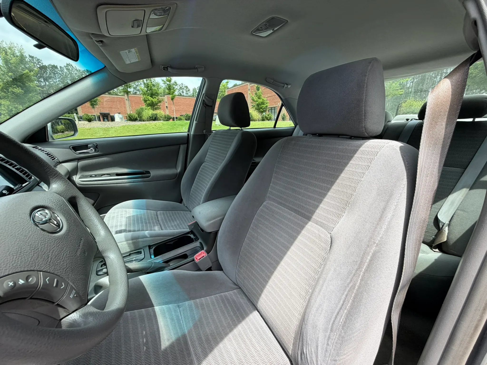 Used 2005 Toyota Camry LE FWD image 11