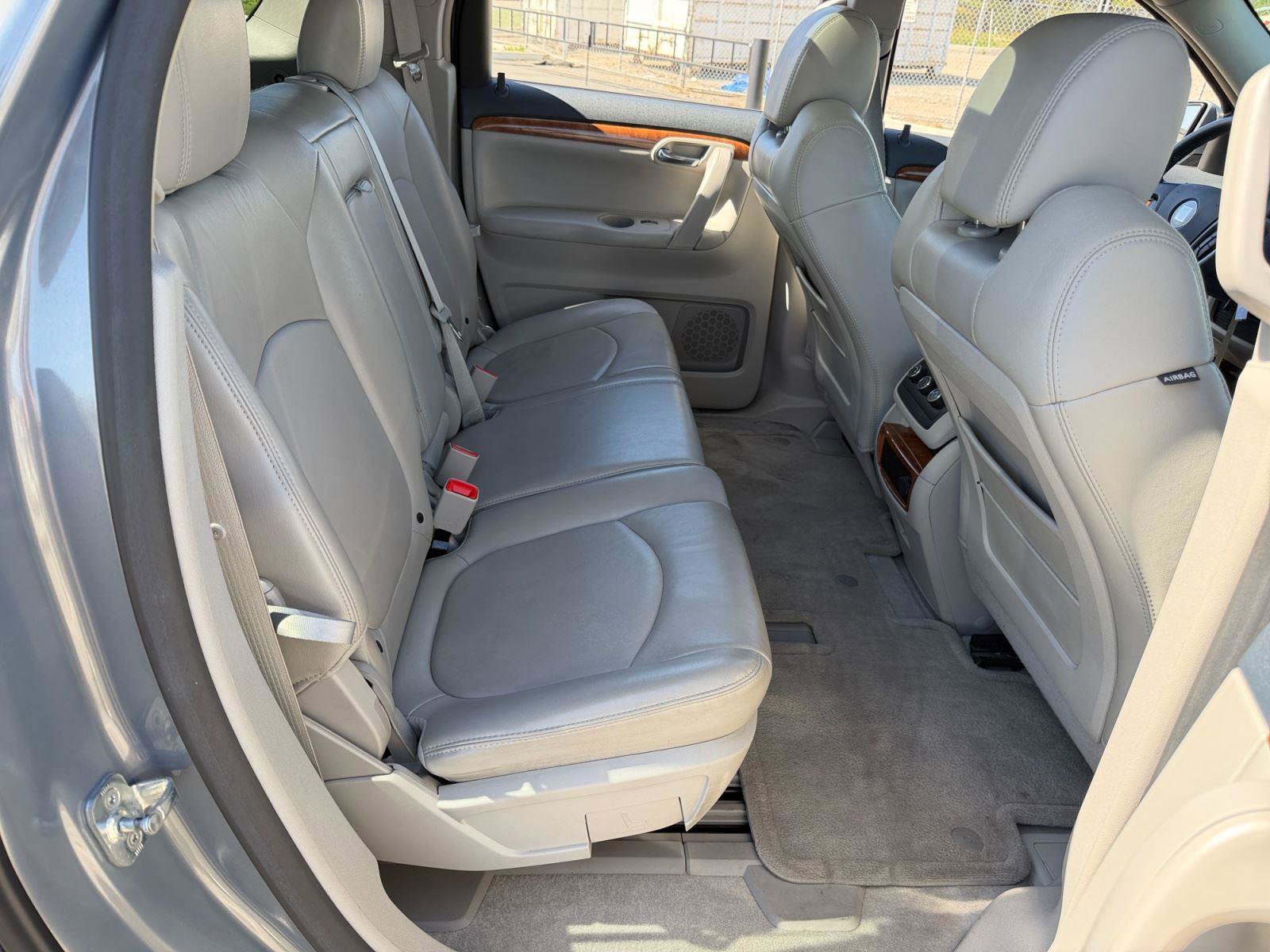 Used 2008 Saturn Outlook XR w/ Premium Trim Package image 19