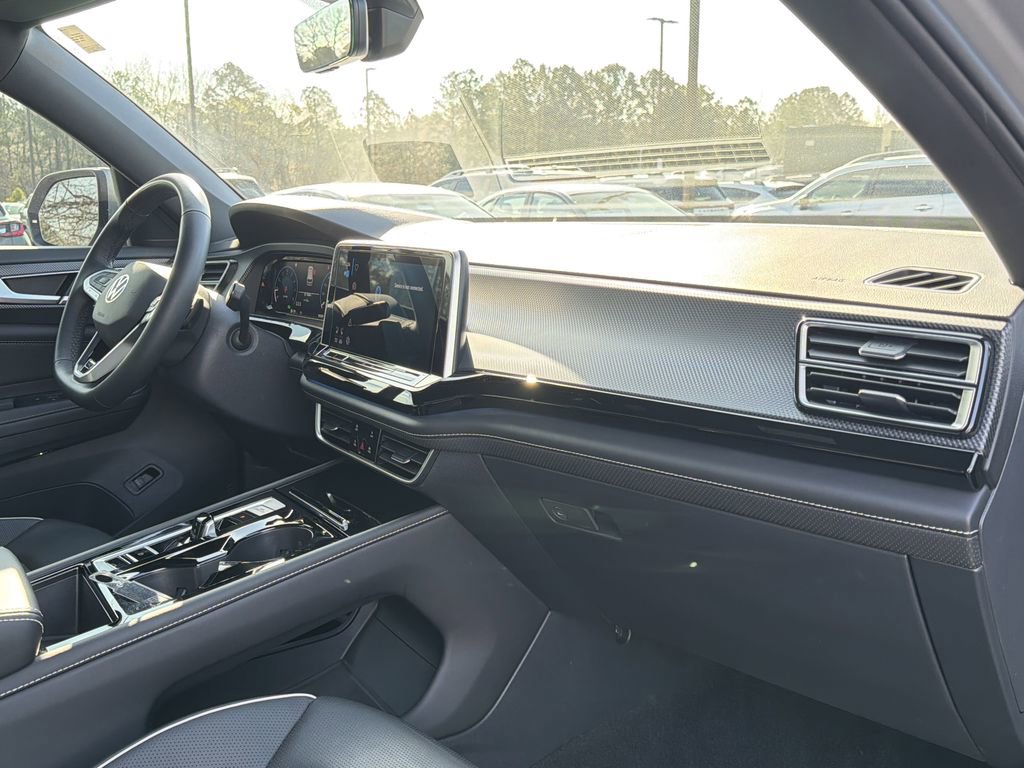 Used 2025 Volkswagen Atlas Cross Sport SEL Premium R-Line image 21