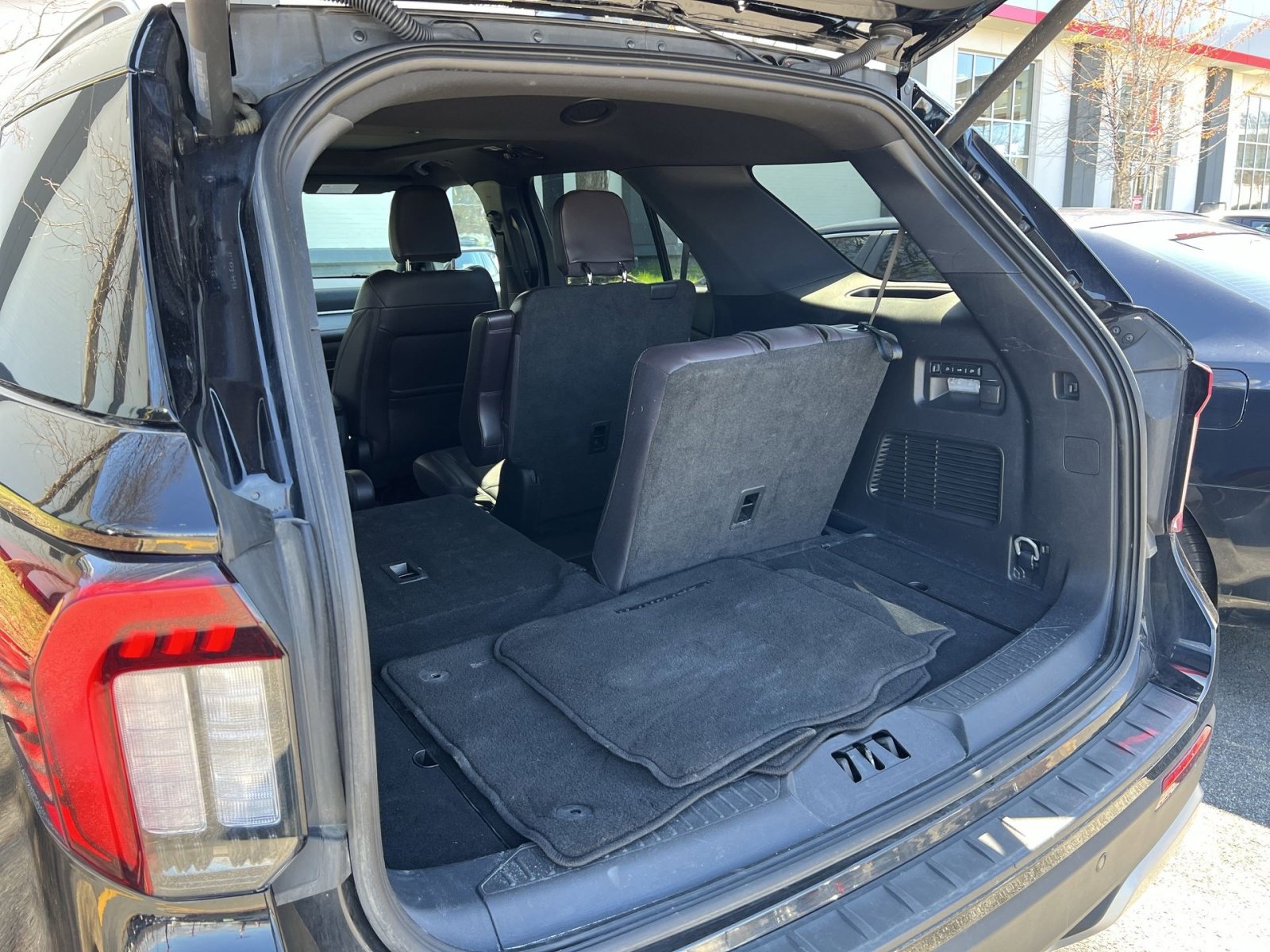 Used 2025 Ford Explorer Platinum w/ LUX Leather Package image 24