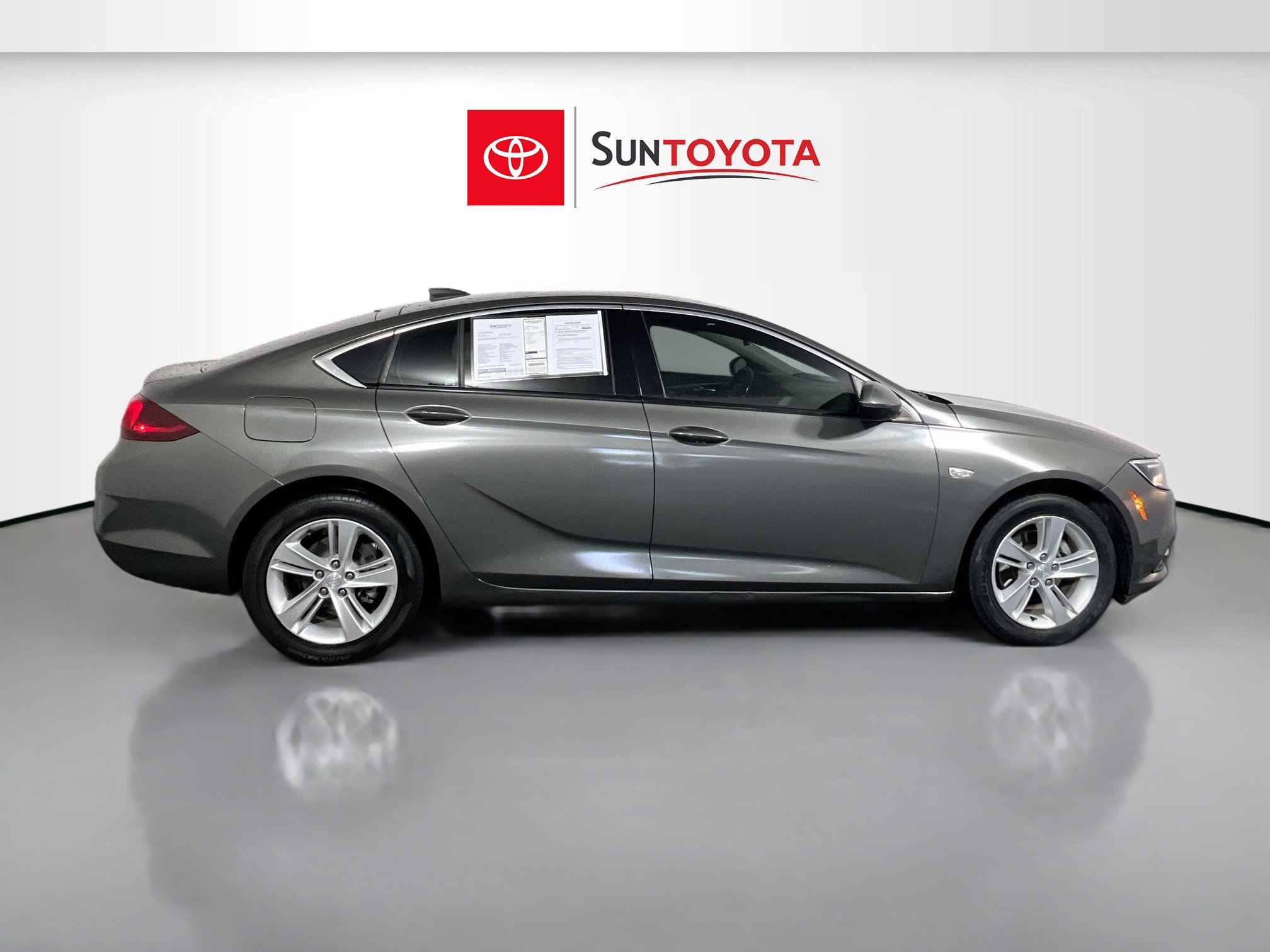 Used 2018 Buick Regal Preferred w/ Sights and Sounds Package FWD image 2