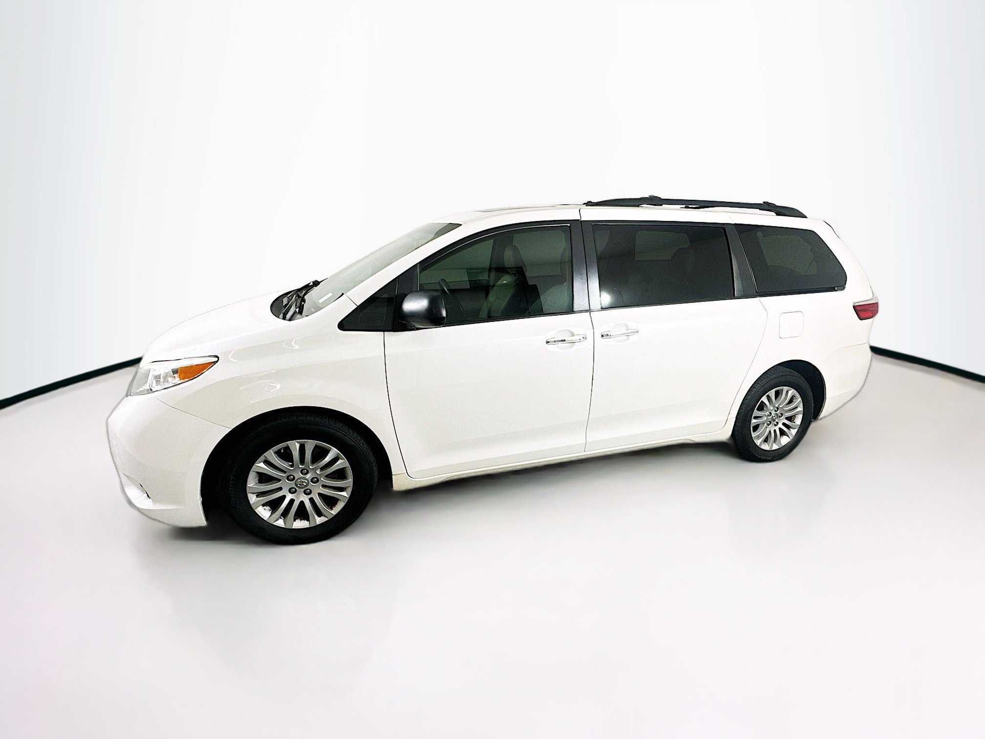 Used 2017 Toyota Sienna XLE image 34