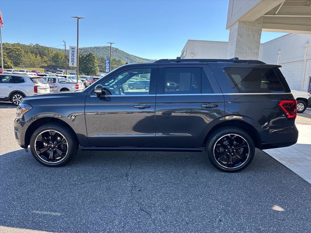 Used 2022 Ford Expedition Limited AWD/4WD image 24