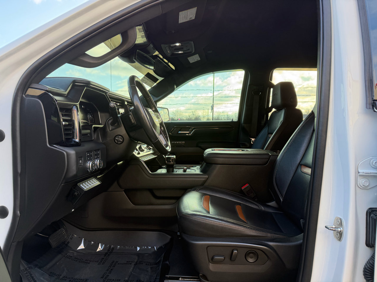 Used 2022 GMC Sierra 1500 AT4 w/ AT4 Preferred Package image 16