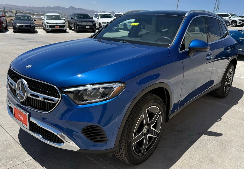 Used 2026 Mercedes-Benz GLC 300 image 4