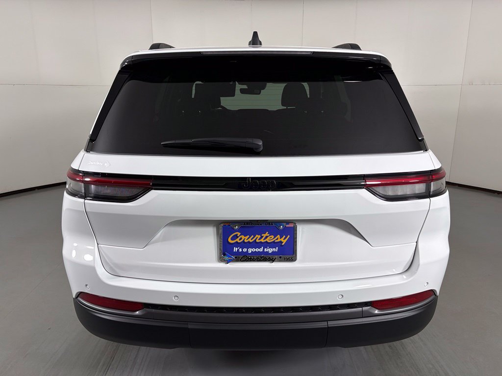 New 2026 Jeep Grand Cherokee Altitude RWD image 7