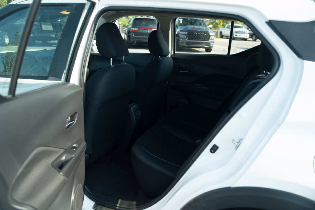 Used 2023 Nissan Kicks SV w/ Interior Electronics Package FWD image 16