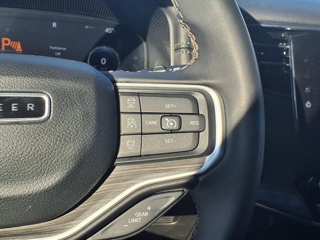 Used 2023 Jeep Wagoneer L Series II image 15