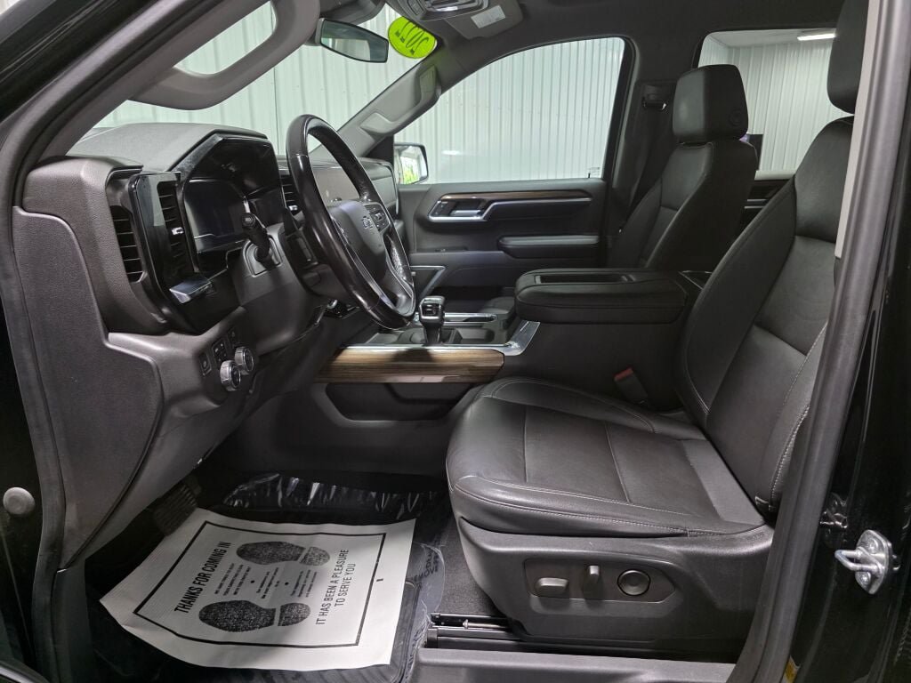 Used 2022 Chevrolet Silverado 1500 RST w/ Convenience Package II AWD/4WD image 10