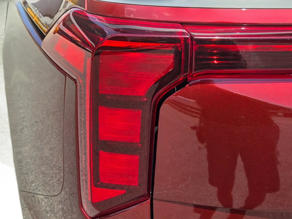 Certified 2025 Kia Carnival FWD image 11